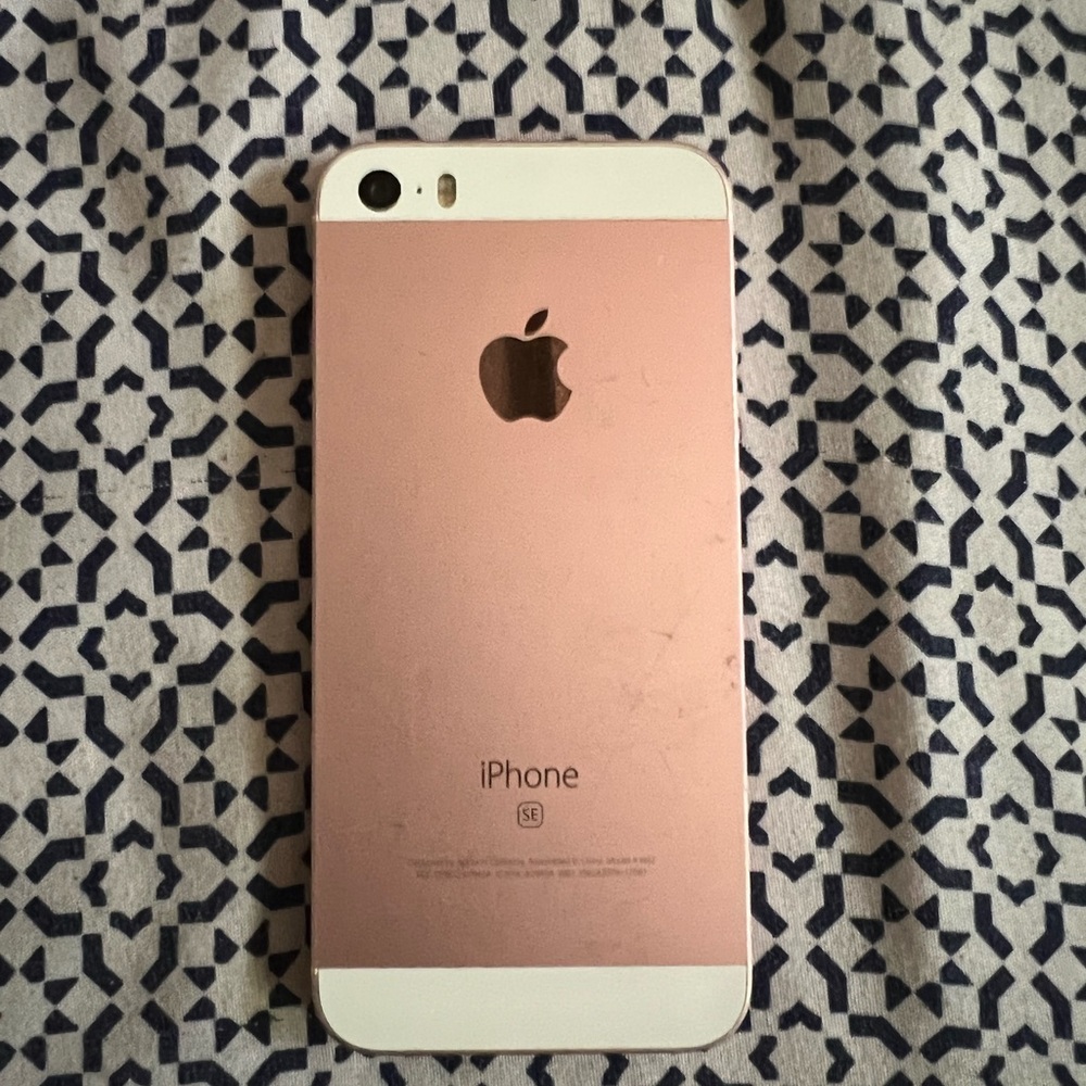 4 iPhones - Picture 4 of 8